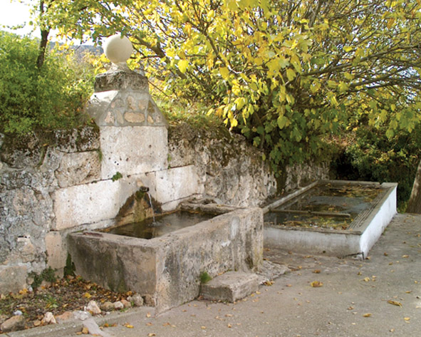 Mantiel: Fuente de El Escalón